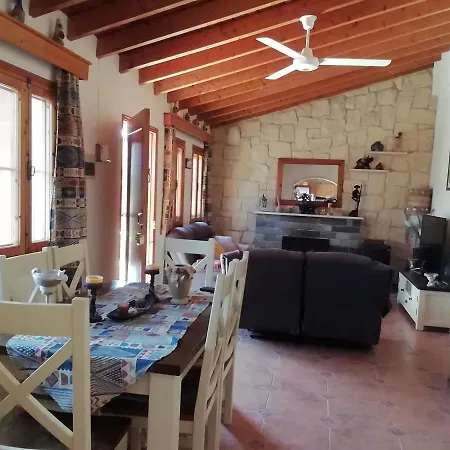 Gazde/Camere de închiriat Despina Country Retreat *