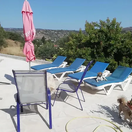 Gazde/Camere de închiriat Despina Country Retreat