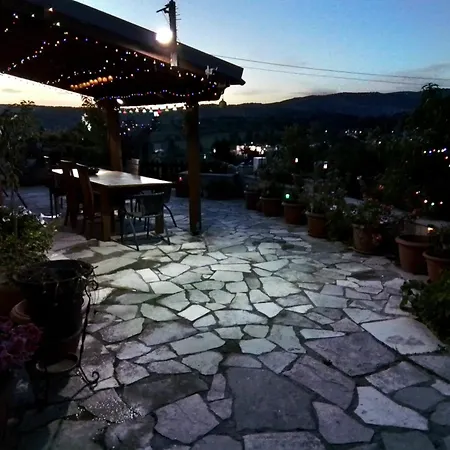 Gazde/Camere de închiriat Despina Country Retreat