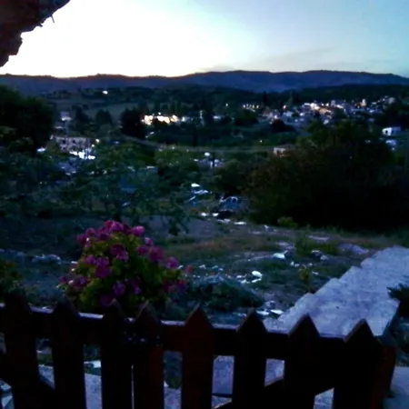 Gazde/Camere de închiriat Despina Country Retreat